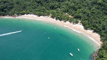 Aproveite o dia na Praia das 7 fontes